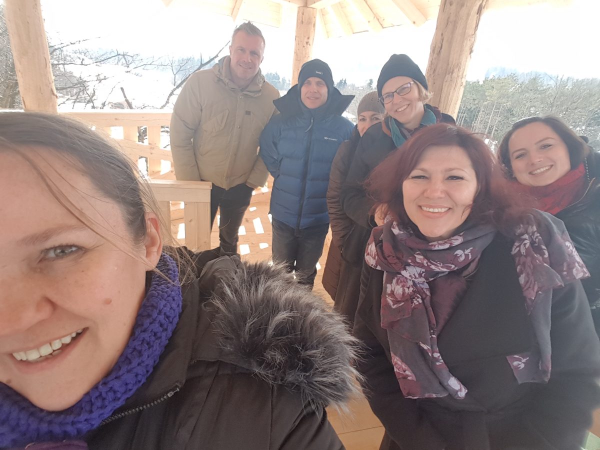 Tretja delavnica v sklopu programa #BePowerfulAndFree s coachinjo Tanjo Bogataj “Spremeni sebe – Spremeni svet”